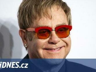 Elton John opustil Twitter kvůli Muskově přístupu k dezinformacím