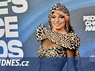 Otčím mě od mých deseti let zneužíval, svěřila se zpěvačka Shania Twain