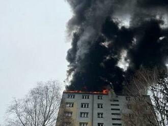 Požár v Těšíně jim zničil byty i Vánoce. Na pomoc rodinám lidé vybrali sto tisíc