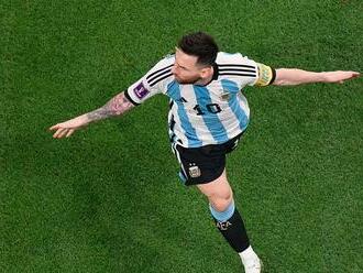 Messi pri jubilejnom zápase skóroval. Argentína si vybojovala štvrťfinále