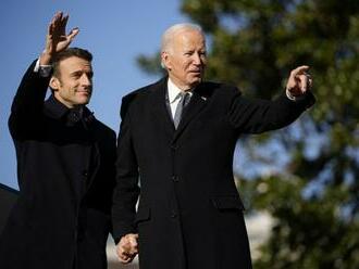 Biden a Macron budú naďalej podporovať Ukrajinu: Chcú, aby Rusko PYKALO