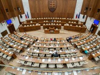 HOLUBNÍK v parlamente: Po páde vlády prišlo do práce len pár poslancov, FOTO