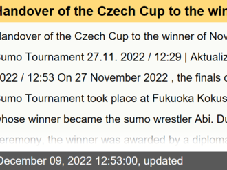 Handover of the Czech Cup to the winner of November Grand Sumo Tournament