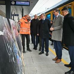 Premiér Fiala se zúčastnil slavnostního otevření modernizované trati mezi Brnem a Blanskem