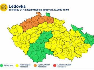 Aktualizovaná výstraha přidává varování před ledovkou, která se může během dneška   tvořit na severozápadě Čech a během zítřka   od západu přechodně na většině našeho území