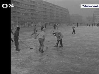 Extrémní vánoční počasí - Sněhové závěje na Staroměstském náměstí, lidé bruslící na zamrzlé Vltavě