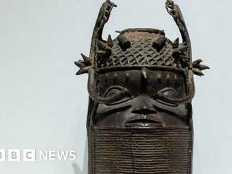 Benin Bronzes: Germany returns looted artefacts to Nigeria