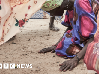 South Sudan floods: Fleeing Nile waters to a minefield