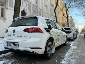 Chytré lampy veřejného osvětlení v Praze umí také nabíjet elektromobily. Budou jich tisíce!