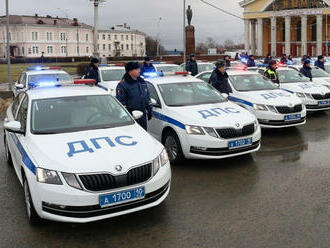 Rusové prý nemohou najít dodavatele tisíců nových policejních aut, u Škody by nechali miliardy