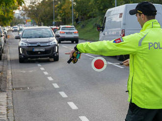 Cestný pirát prekročil pri Perneku maximálnu dovolenú rýchlosť o 114 km/h. Dostal pokutu