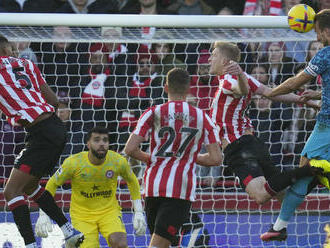 Gól Kanea favoritovi nestačil. Tottenham stratil body v Brentforde