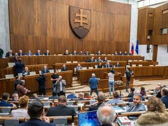 Ďalšie dva dni na ešte väčšie znechutenie ľudí. Napriek tomu nerezignujte, vyzýva politológ Baboš