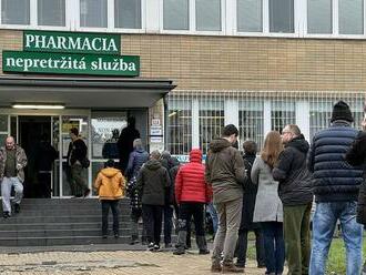 Epidémia plní nemocnice deťmi, stovky škôl pre chrípku zatvorili. Lieky chýbajú