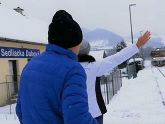 Ako v českej komédii. Na Orave musia ľudia na vlaky mávať, inak im nezastavia