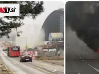 Búrlivé chvíle v Bratislave: Masaker pre prasknuté vodovodné potrubie! V Lamači horelo auto, VIDEO z miesta