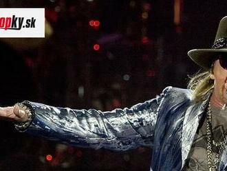 Nešťastie na koncerte Guns N'Roses: Hodil mikrofón do fanúšičky a... Preboha, vyzerá hrozne!