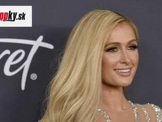 SEXI Vianoce Paris Hilton: Pri stromčeku len v EROTICKEJ spodnej BIELIZNI... Fúha, TOTO keby videl Santa Claus!