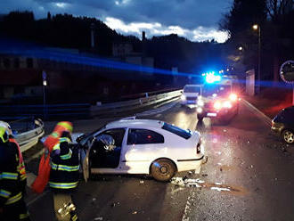 Hasiči zasahovali u dopravní nehody tří osobních automobilů v Železném Brodě v ulici Průmyslová.…