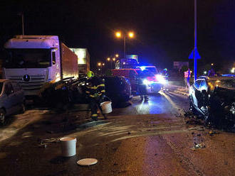 Jednotka ze stanice Ústí nad Labem zasahovala u nehody dvou osobních vozidel v Žižkově ulici.…