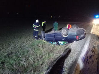 Na silnici č. 327 mezi Chlumcem nad Cidlinou a Nepolisy havaroval osobní automobil, ocitl se mimo…