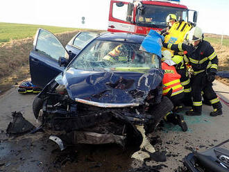 Dvě jednotky likvidovaly následky nehody nedaleko Horního Lapače ve směru od Fryštáku, střetly se dva osobní automobily