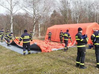 Ve Vyšních Lhotách hasiči pomohli s výstavbou zázemí pro občany, kteří uprchli z napadené Ukrajiny