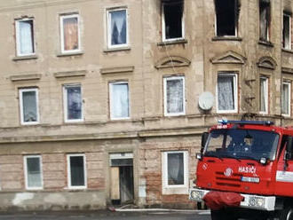 Několik desítek lidí evakuovali hasiči z domu v Broumově na třídě Soukenická. V jednom z bytů došlo…