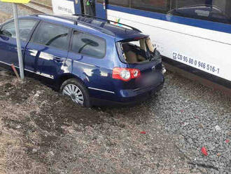 Srážka osobního automobilu s osobním vlakem v Olomouci Řepčíně je naštěstí bez vážných zranění, i…