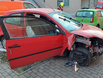 Jednotka ze stanice Ústí nad Labem zasahovala v dopoledních hodinách u dopravní nehody dvou aut v…