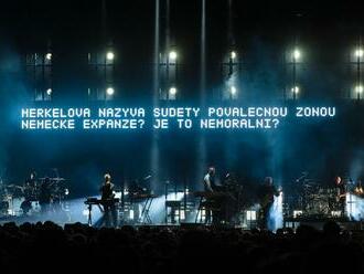 Naposledy zmínili trenýrky spálené na Hradě. Do Prahy se vrátí Massive Attack