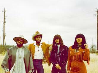 Khruangbin & Leon Bridges