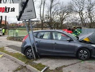 FOTO zrážky len pre silné povahy: Hrôzostrašná nehoda, vodič   utrpel ťažké zranenia