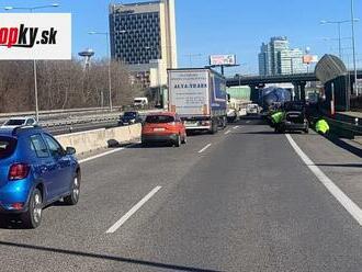 AKTUÁLNE Na diaľnici D1 zrazilo nákladné auto chodca: Utrpel ťažké zranenia