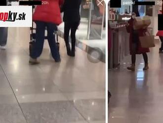 Prerazil dno! Internetom koluje šokujúce VIDEO: Mladík si natáčal hendikepovanú ženu a ZABÁVAL sa na tom