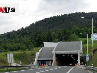 VÍCHRICA zasiahla Slovensko: Tunel Branisko je obojsmerne uzavretý, dopravu komplikujú aj spadnuté stromy