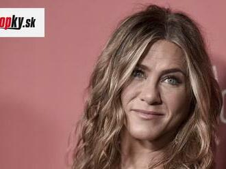 Božská Jennifer Aniston v bikinách: Vnady sa jej takto drali na slobodu!