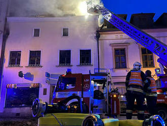 Rozsáhlý požár v centru Olomouce zaměstnal hasiče, z bytové části se rozšířil do dvou podlaží