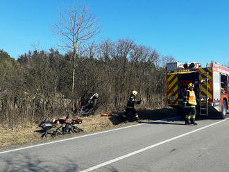 Dvě jednotky hasičů zasahovaly u nehody mladého motocyklisty mezi obcemi Borohrádek a Čermná nad Orlicí