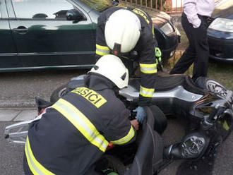 V Cejpově ulici v Hradci Králové došlo k dopravní nehodě, kdy z motocyklu při úhybném manévru před…