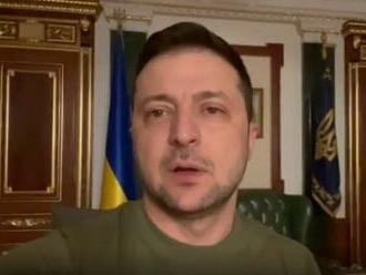 Zelenskyj vtipne vyvracia obvinenia Rusov, že znovu utiekol z Ukrajiny  