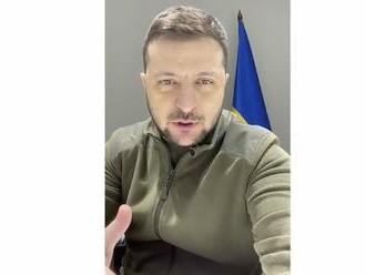 Je už noc. Ale pracujeme, povedal v príhovore Zelenskyj a adresoval výzvu Nemecku aj Maďarsku  