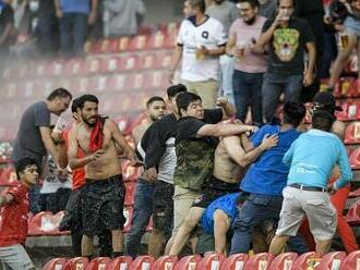 Krvavé derby v Mexiku. Při potyčce údajně zemřelo nejméně sedmnáct fanoušků