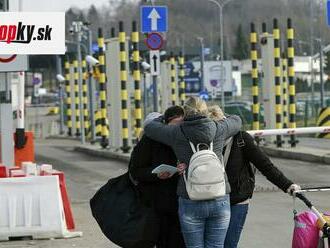 Situácia na hraniciach je napätá: Čaká sa až 35 hodín! Desaťtisíce utečencov už je v bezpečí, čo bude ďalej?