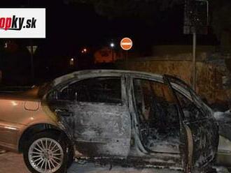 FOTO Naháňačka s policajtmi skončila požiarom! O život prišiel len 18-ročný spolujazdec