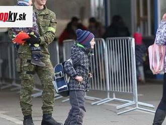 Radosť a bezstarostný detský smiech: VIDEO z hraníc zlepší deň každému! Za všetko môžu vojaci