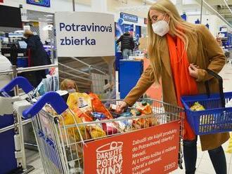 Tesco spustilo mimoriadnu potravinovú zbierku na pomoc ľuďom prichádzajúcim z Ukrajiny