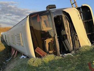 Autobus s ukrajinskými utečencami havaroval: Jedna žena bola na mieste mŕtva, na palube boli desiatky ľudí