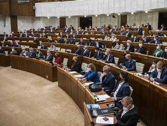 Rokovanie parlamentu sa skončilo predčasne, záver patril doprave: Poslanci zasadnú opäť v stredu