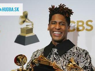 Silné momenty i prekvapenia: Grammy získali Jon Batiste, Silk Sonic či Foo Fighters